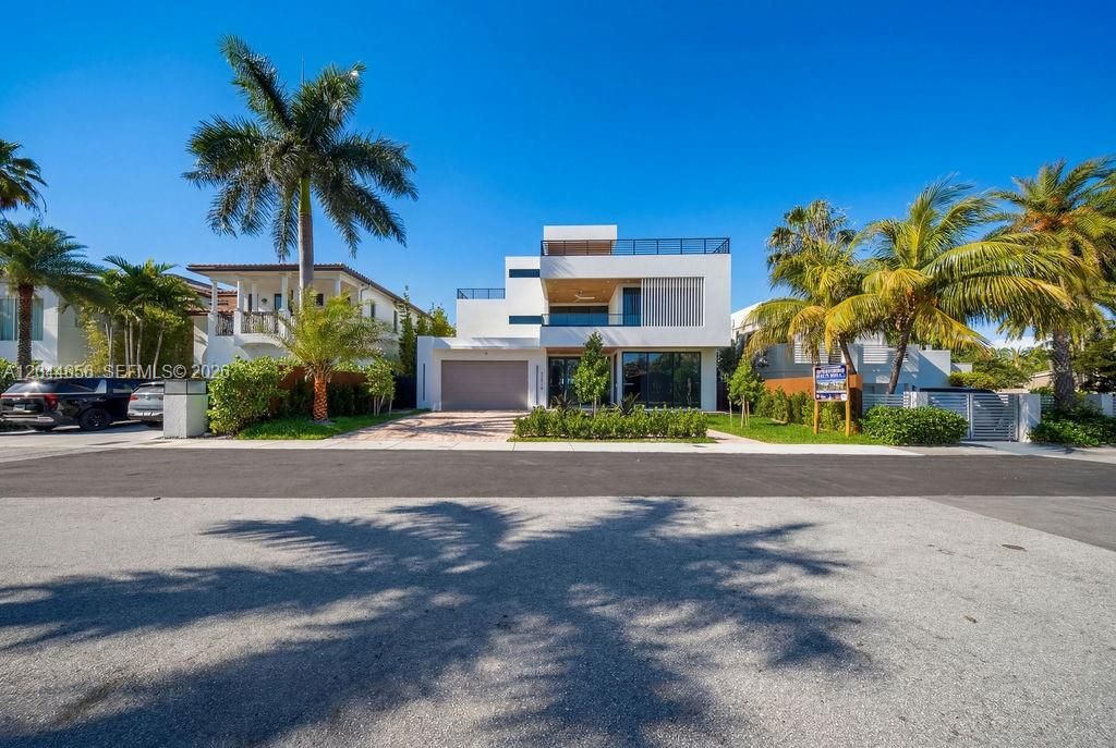 For Rent: $36,000 (5 beds, 7 baths, 0 Square Feet)