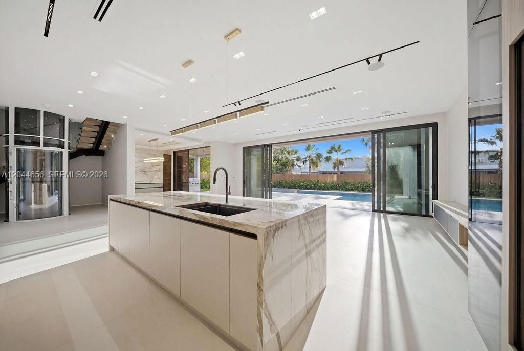 For Rent: $36,000 (5 beds, 7 baths, 0 Square Feet)