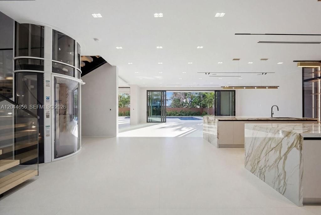 For Rent: $36,000 (5 beds, 7 baths, 0 Square Feet)
