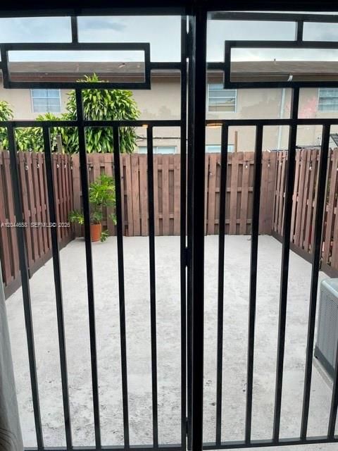 В аренду: $2,400 (2 спален, 2 ванн, 980 Квадратных фут)