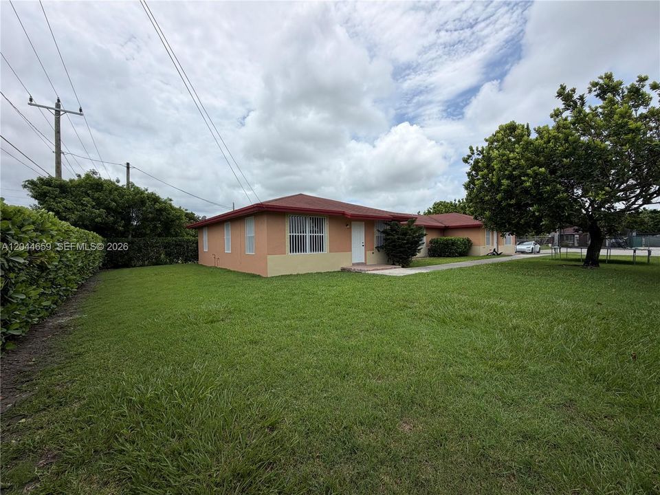 For Rent: $3,500 (4 beds, 2 baths, 1516 Square Feet)