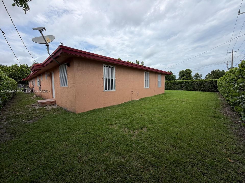 For Rent: $3,500 (4 beds, 2 baths, 1516 Square Feet)
