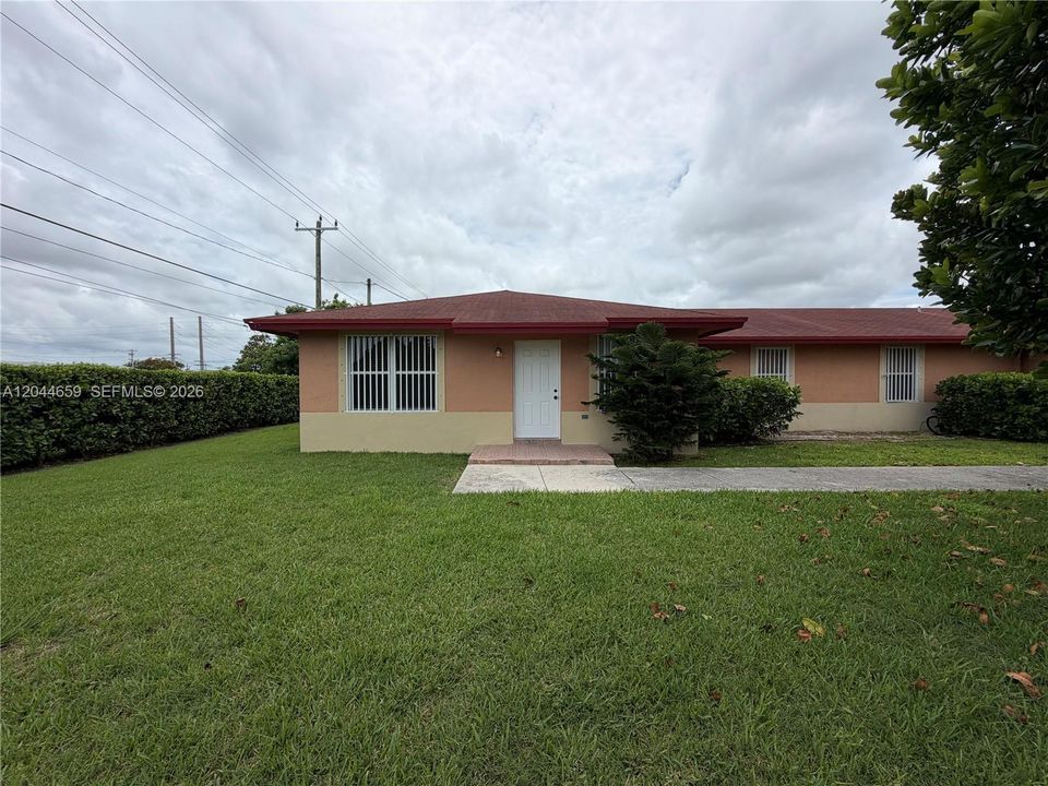 For Rent: $3,500 (4 beds, 2 baths, 1516 Square Feet)