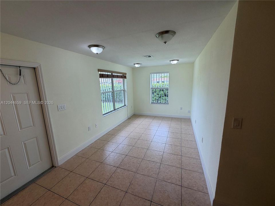 For Rent: $3,500 (4 beds, 2 baths, 1516 Square Feet)