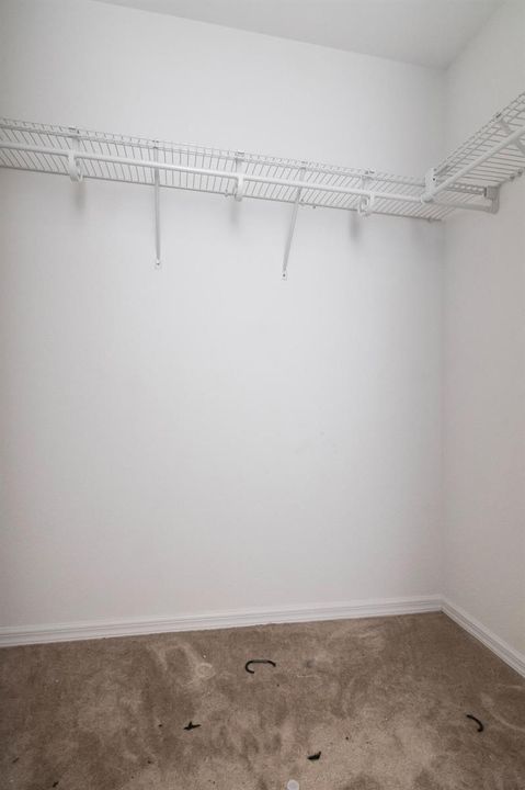 23-print-23 - closet