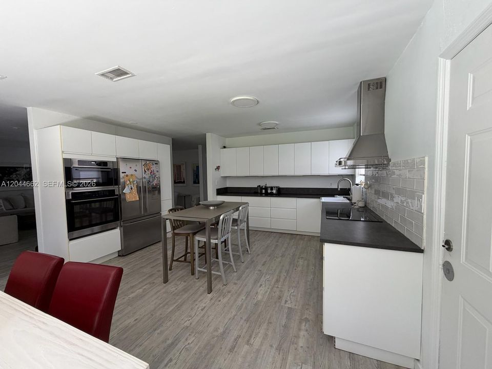 В аренду: $6,500 (4 спален, 3 ванн, 2356 Квадратных фут)