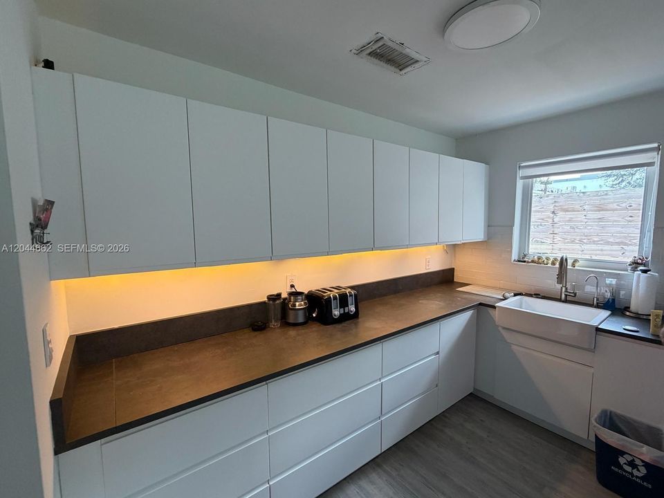 В аренду: $6,500 (4 спален, 3 ванн, 2356 Квадратных фут)