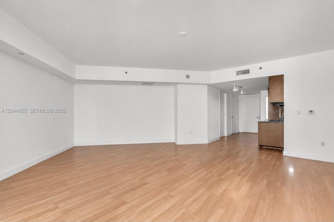En Venta: $419,000 (0 camas, 1 baños, 598 Pies cuadrados)