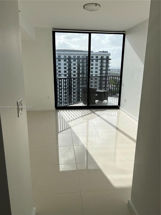 En Venta: $394,000 (1 camas, 1 baños, 688 Pies cuadrados)