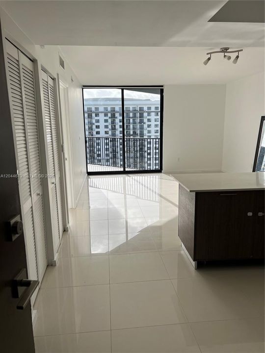 En Venta: $394,000 (1 camas, 1 baños, 688 Pies cuadrados)