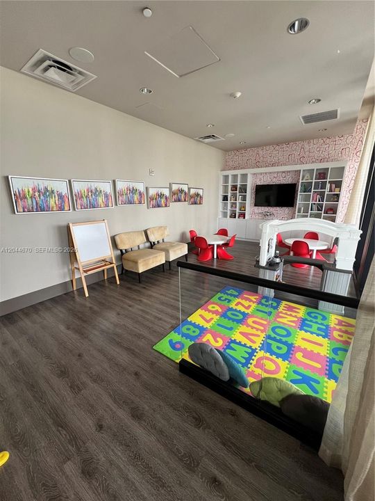 En Venta: $394,000 (1 camas, 1 baños, 688 Pies cuadrados)