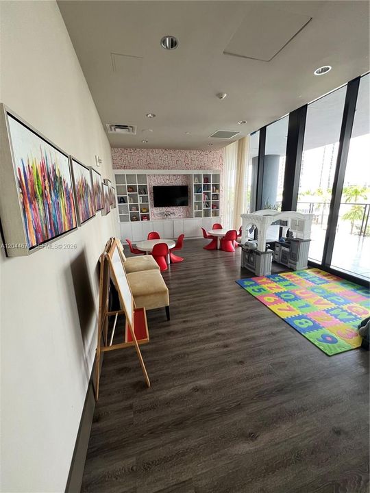 En Venta: $394,000 (1 camas, 1 baños, 688 Pies cuadrados)