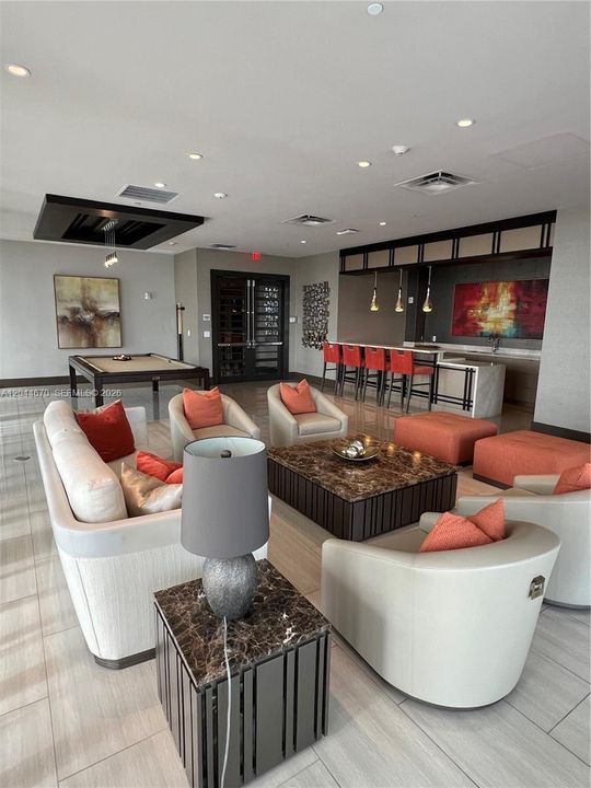 En Venta: $394,000 (1 camas, 1 baños, 688 Pies cuadrados)