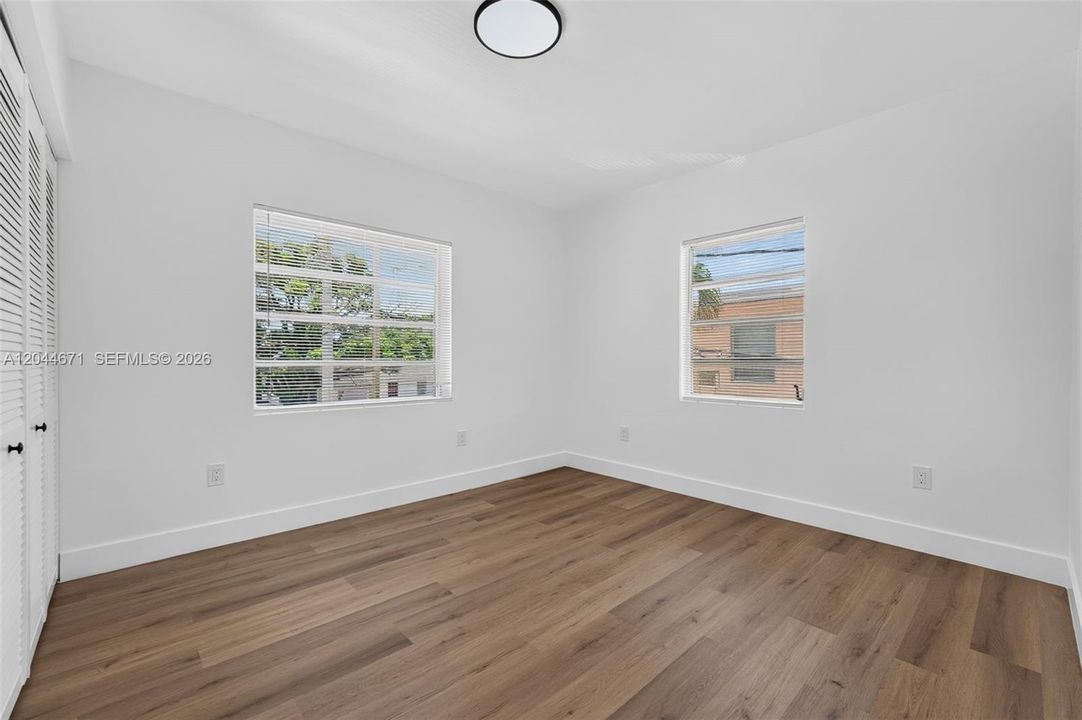 В аренду: $2,400 (2 спален, 1 ванн, 700 Квадратных фут)