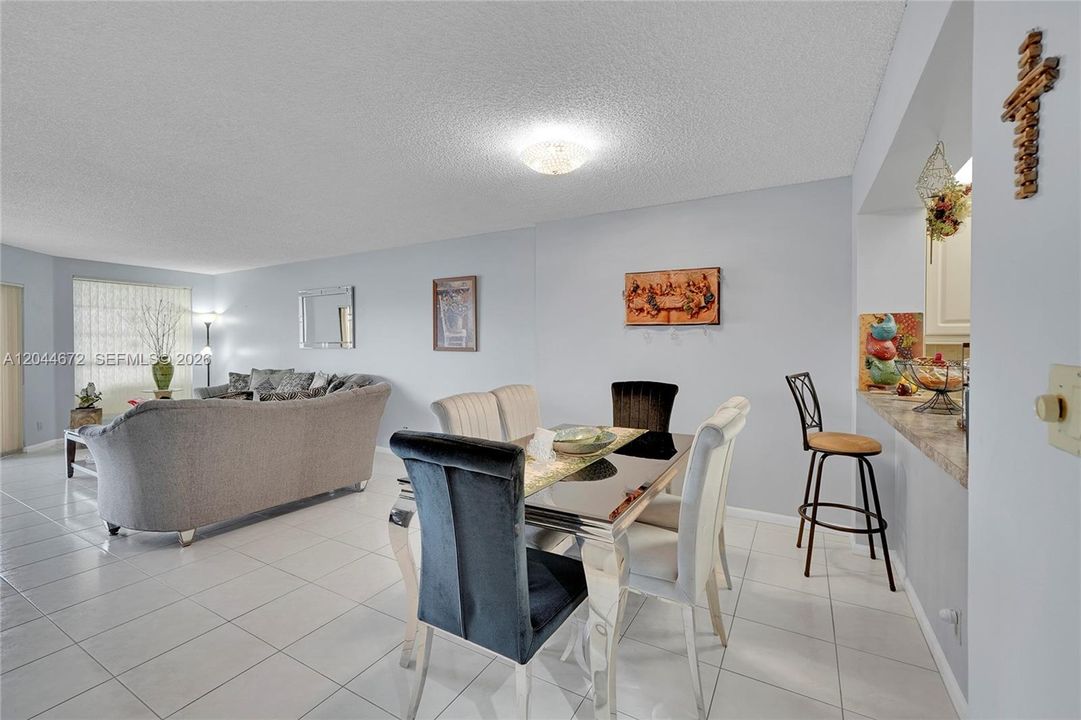 В аренду: $2,300 (2 спален, 2 ванн, 1500 Квадратных фут)