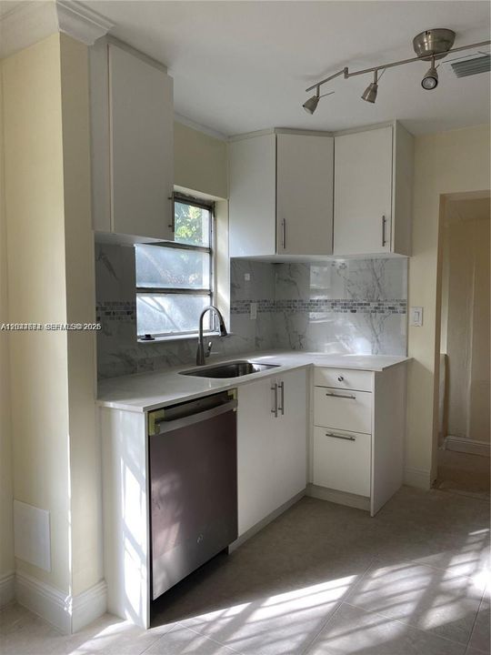 В аренду: $3,350 (3 спален, 2 ванн, 1100 Квадратных фут)