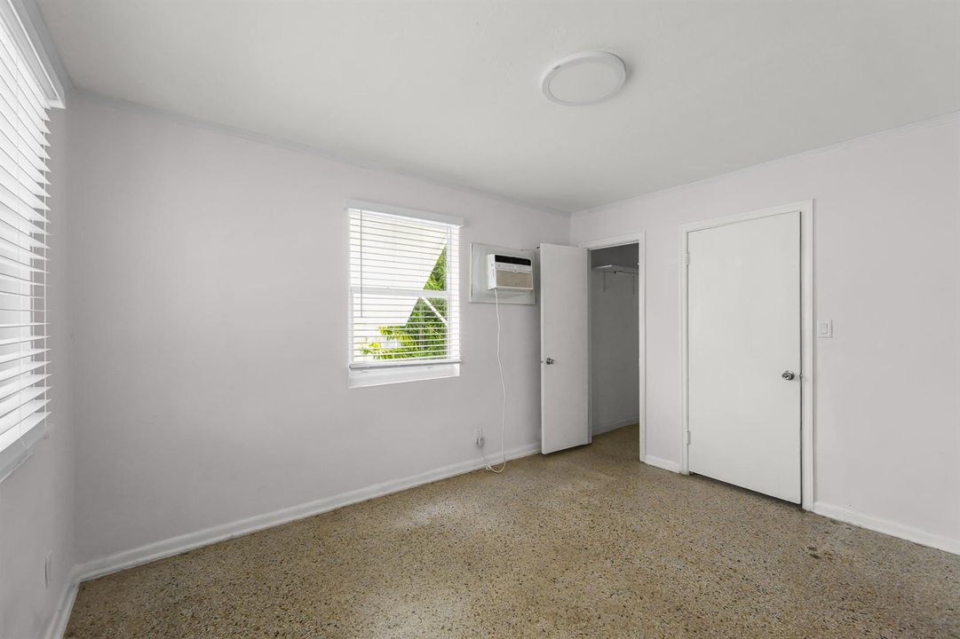 Bedroom to Closet
