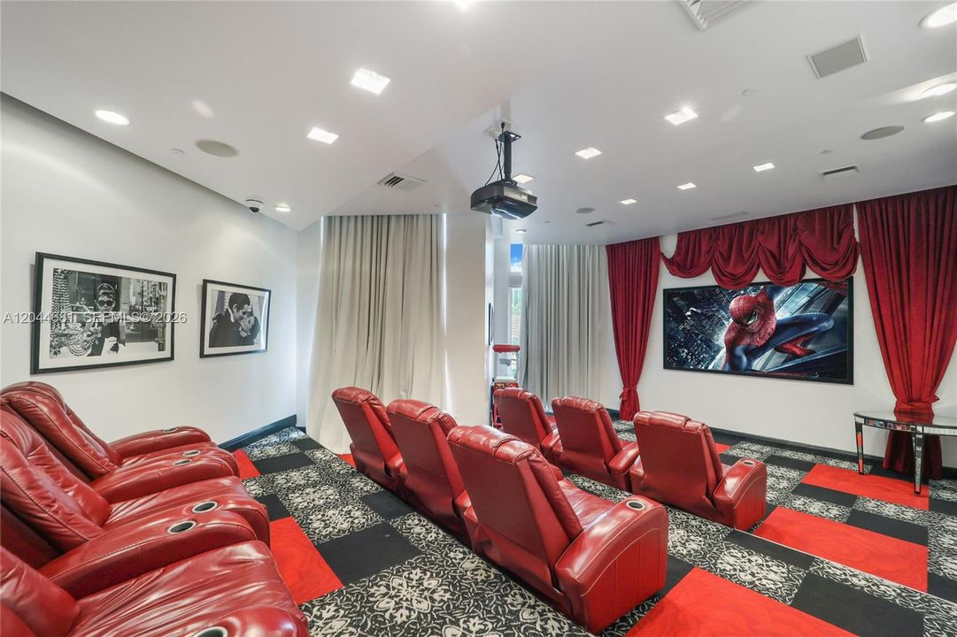 For Rent: $2,780 (1 beds, 1 baths, 704 Square Feet)