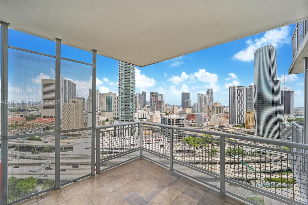 For Rent: $2,780 (1 beds, 1 baths, 704 Square Feet)