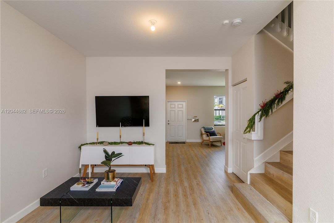 En Venta: $415,000 (3 camas, 2 baños, 1335 Pies cuadrados)