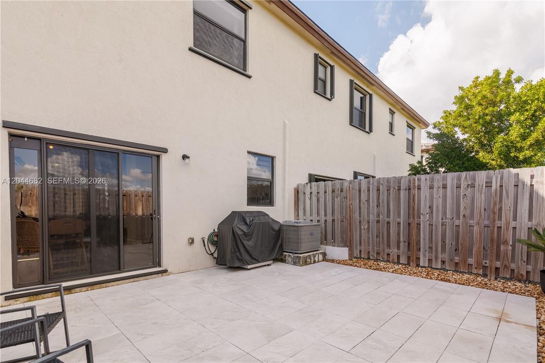 En Venta: $415,000 (3 camas, 2 baños, 1335 Pies cuadrados)