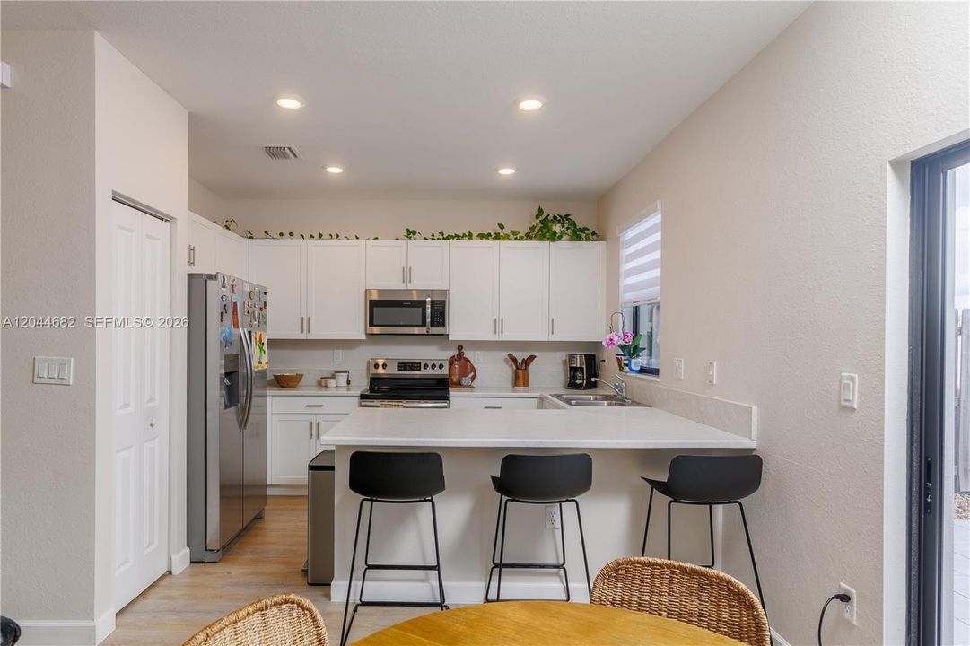 En Venta: $415,000 (3 camas, 2 baños, 1335 Pies cuadrados)