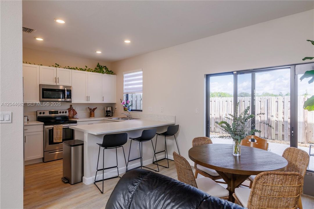 En Venta: $415,000 (3 camas, 2 baños, 1335 Pies cuadrados)