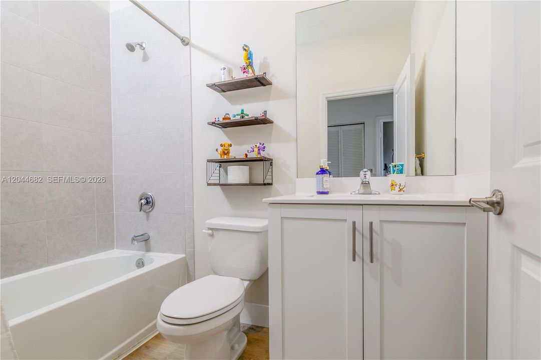 En Venta: $415,000 (3 camas, 2 baños, 1335 Pies cuadrados)
