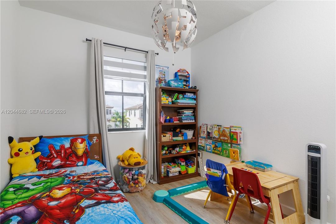 En Venta: $415,000 (3 camas, 2 baños, 1335 Pies cuadrados)