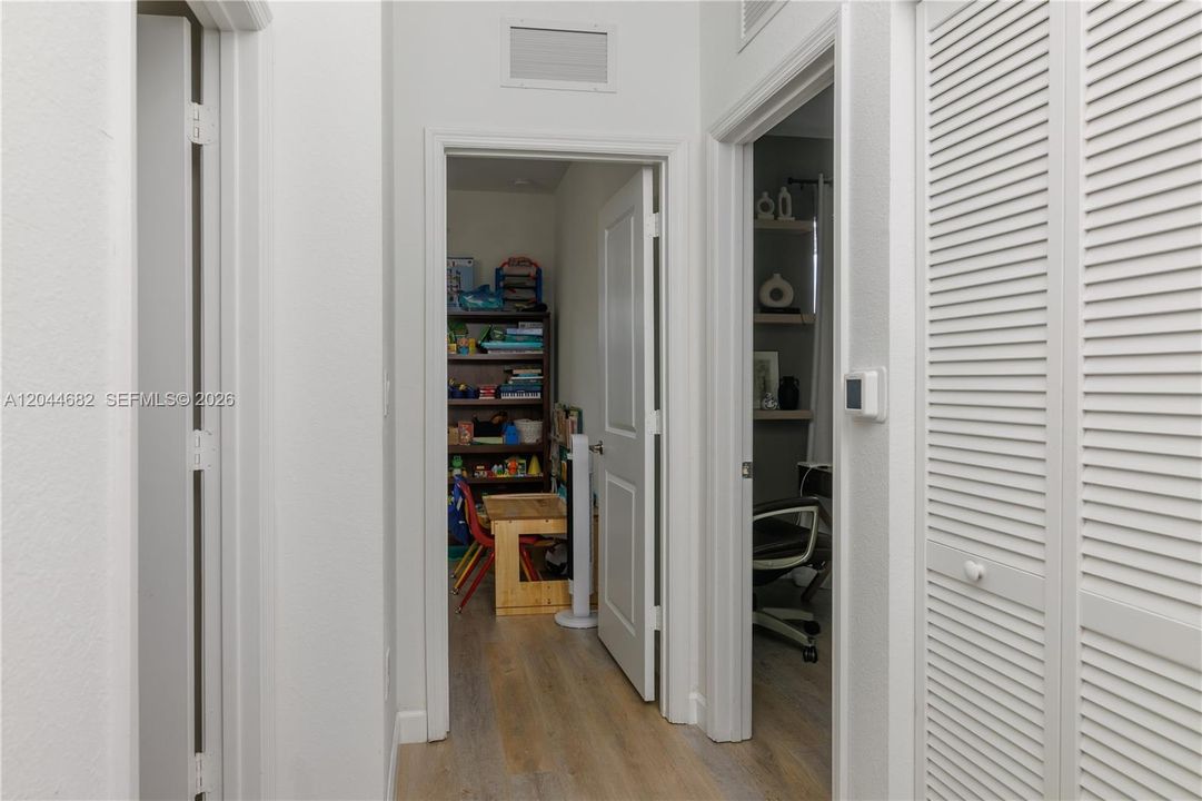 En Venta: $415,000 (3 camas, 2 baños, 1335 Pies cuadrados)