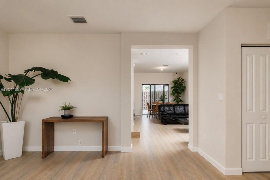 En Venta: $415,000 (3 camas, 2 baños, 1335 Pies cuadrados)
