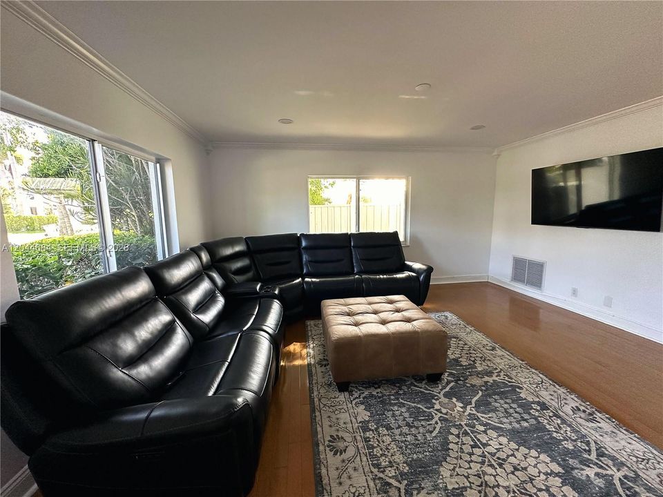 For Sale: $2,450,000 (6 beds, 4 baths, 3772 Square Feet)