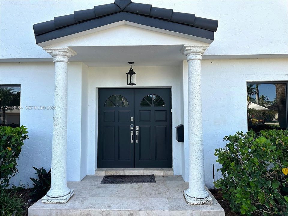 For Sale: $2,450,000 (6 beds, 4 baths, 3772 Square Feet)