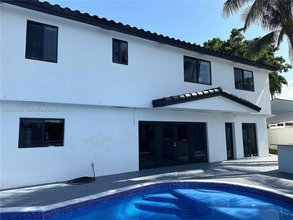 For Sale: $2,450,000 (6 beds, 4 baths, 3772 Square Feet)