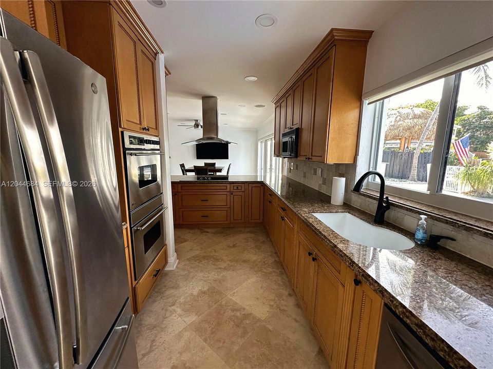 For Sale: $2,450,000 (6 beds, 4 baths, 3772 Square Feet)