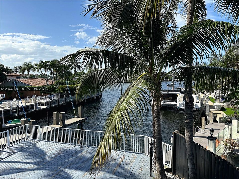 For Sale: $2,450,000 (6 beds, 4 baths, 3772 Square Feet)