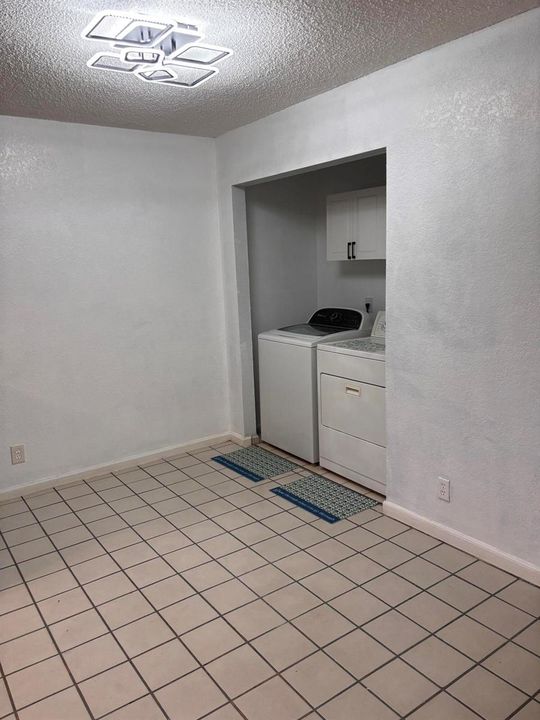 Dining area/Laundry