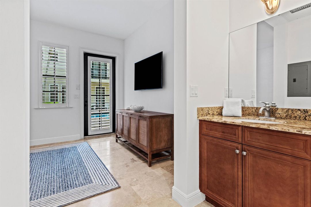013-110GleasonStreet-203-DelrayBeach-FL-