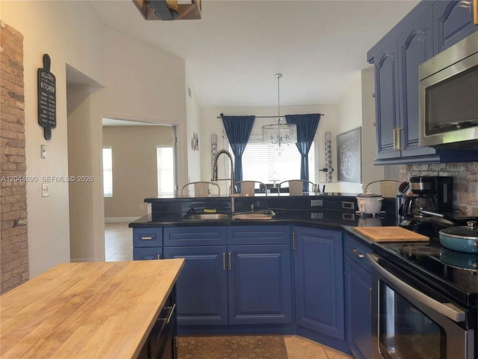 For Rent: $3,170 (3 beds, 2 baths, 1624 Square Feet)