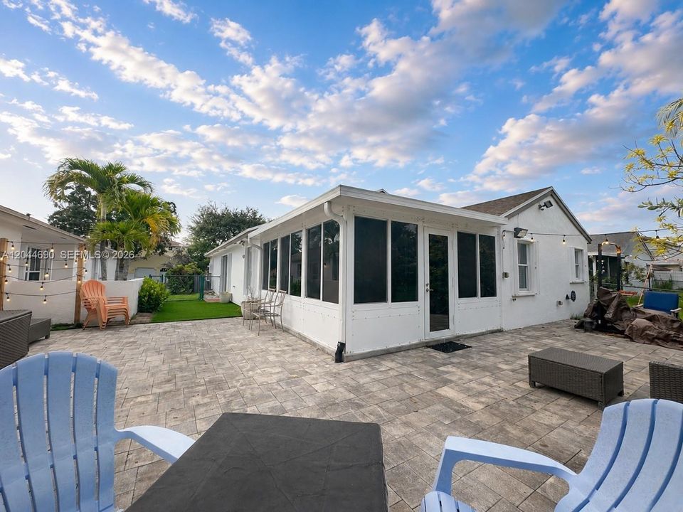 For Rent: $3,170 (3 beds, 2 baths, 1624 Square Feet)