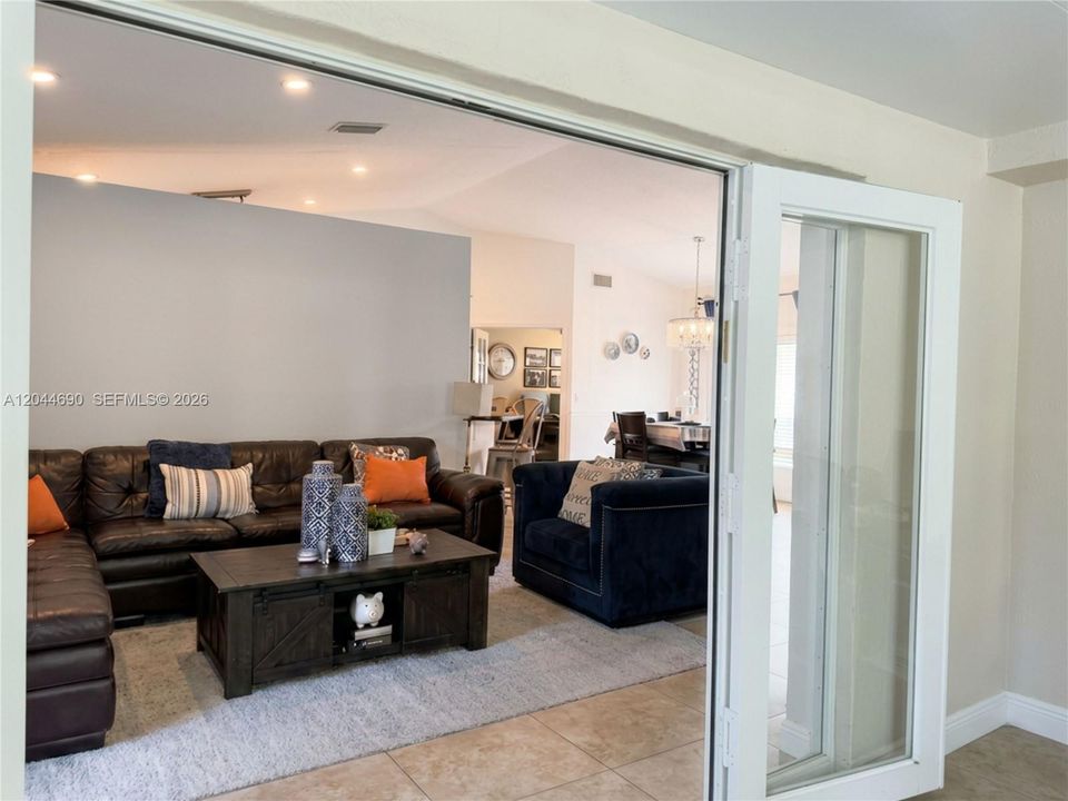 For Rent: $3,170 (3 beds, 2 baths, 1624 Square Feet)