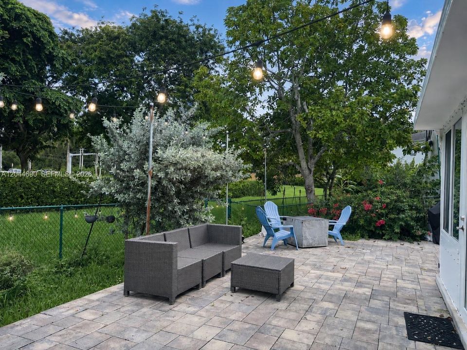 For Rent: $3,170 (3 beds, 2 baths, 1624 Square Feet)