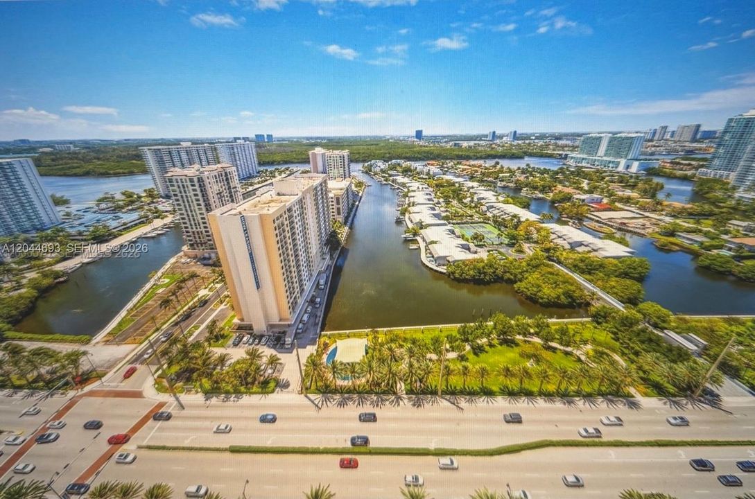 В аренду: $5,800 (2 спален, 2 ванн, 1435 Квадратных фут)