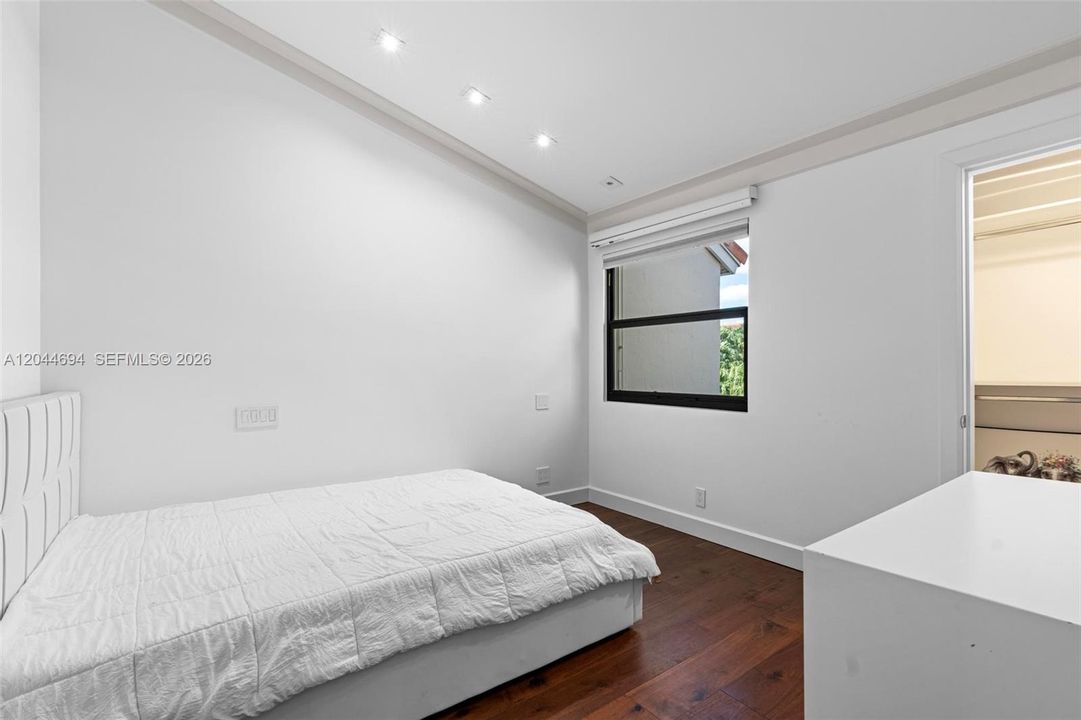 В аренду: $6,000 (3 спален, 2 ванн, 1520 Квадратных фут)