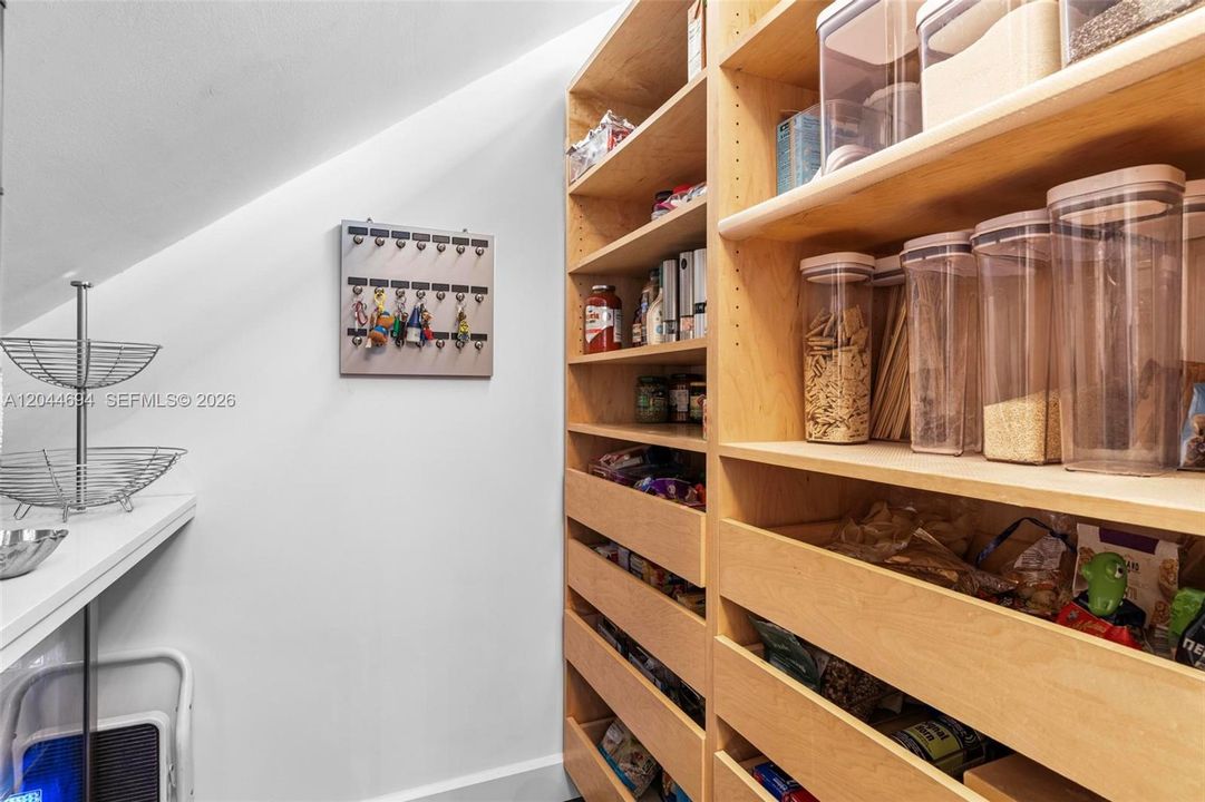 В аренду: $6,000 (3 спален, 2 ванн, 1520 Квадратных фут)