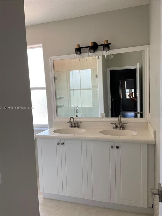 2nd Bath Upstairs