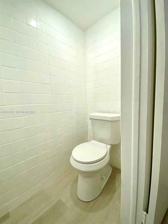 For Rent: $1,975 (1 beds, 1 baths, 930 Square Feet)