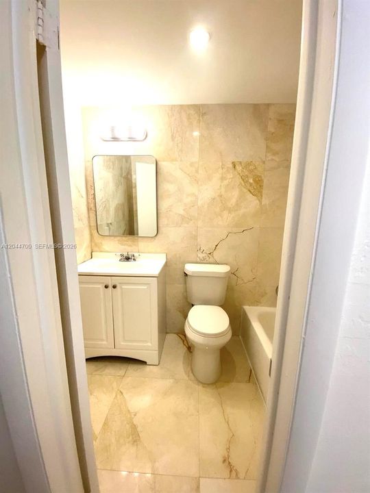 For Rent: $1,975 (1 beds, 1 baths, 930 Square Feet)
