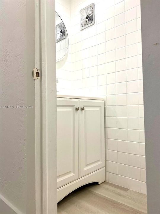For Rent: $1,975 (1 beds, 1 baths, 930 Square Feet)