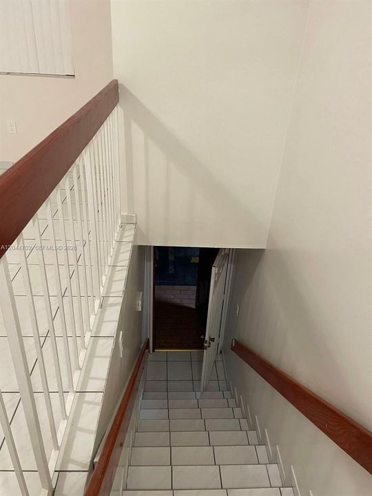 For Rent: $2,200 (2 beds, 2 baths, 870 Square Feet)
